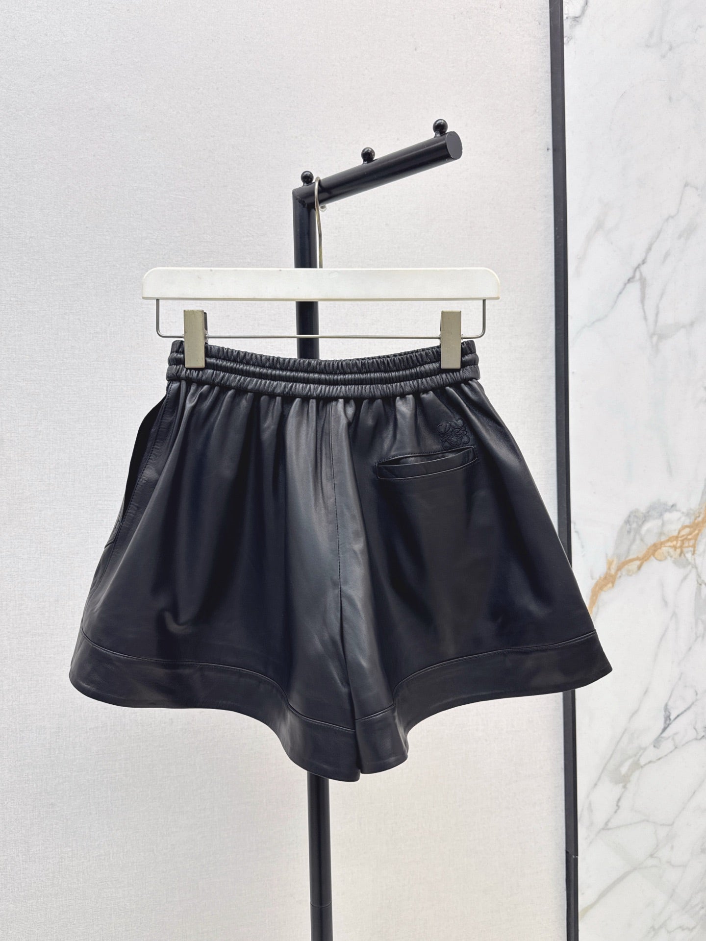 Loew* 25fw sheepskin short