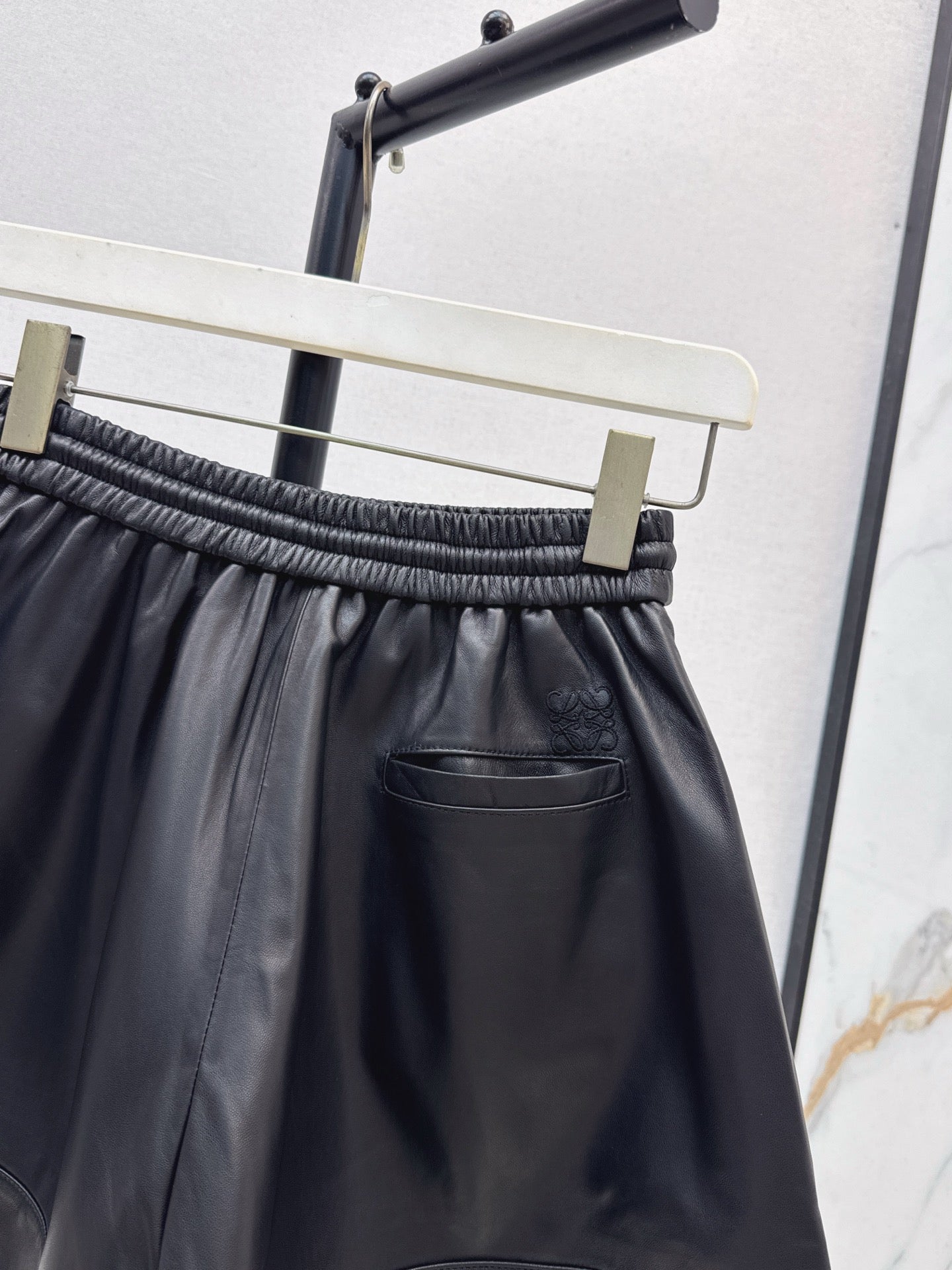 Loew* 25fw sheepskin short